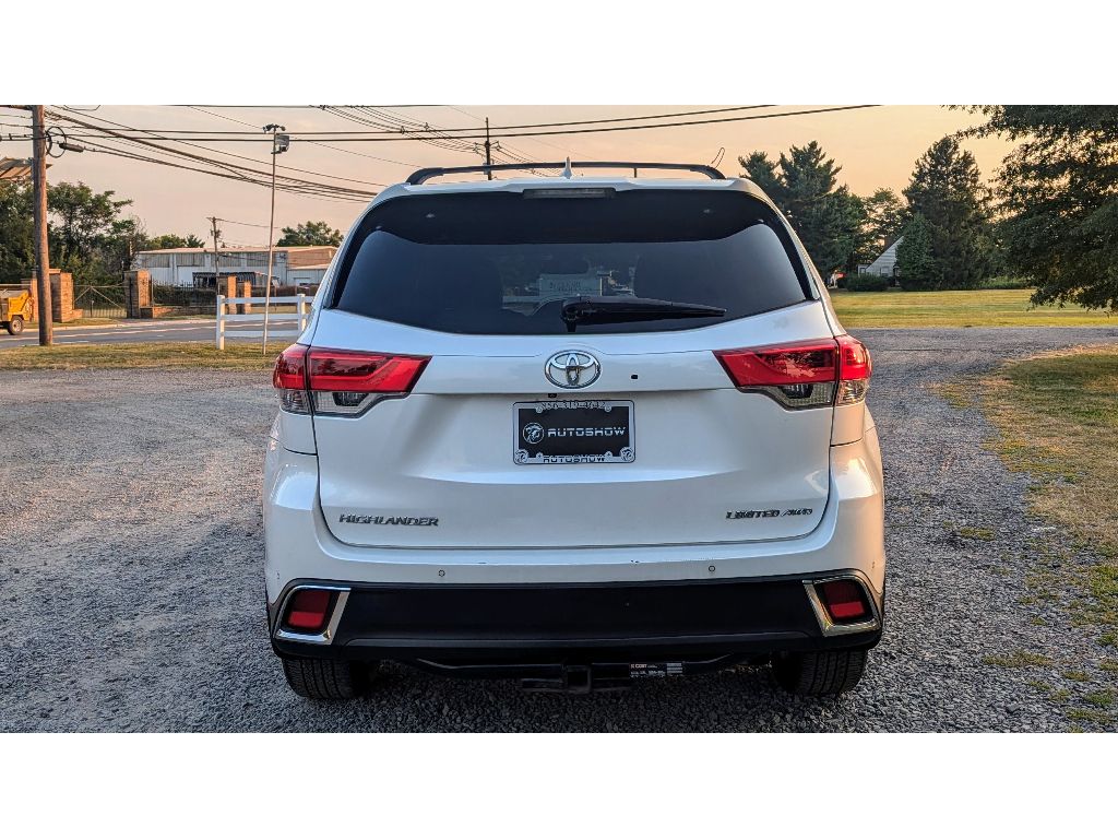 Vehicle image 6 of 28