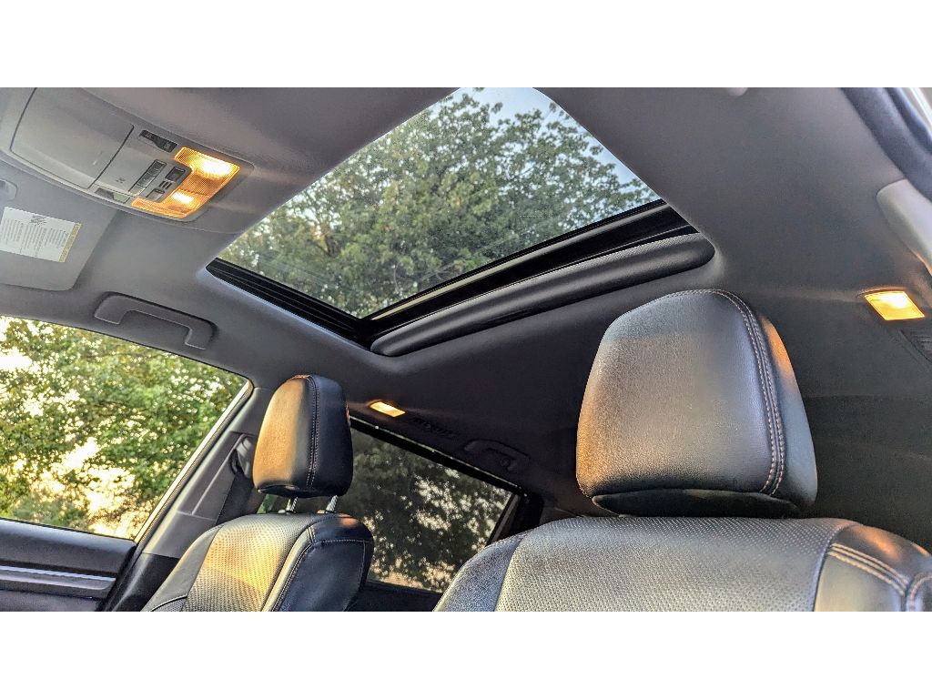 Vehicle image 16 of 28