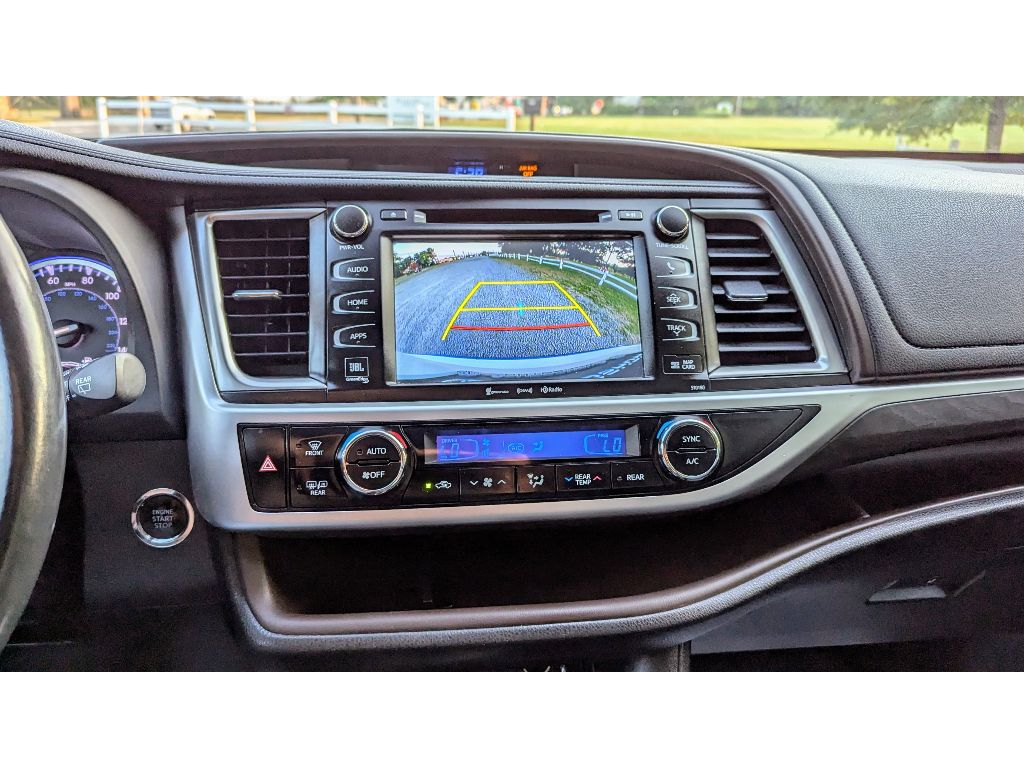 Vehicle image 26 of 28