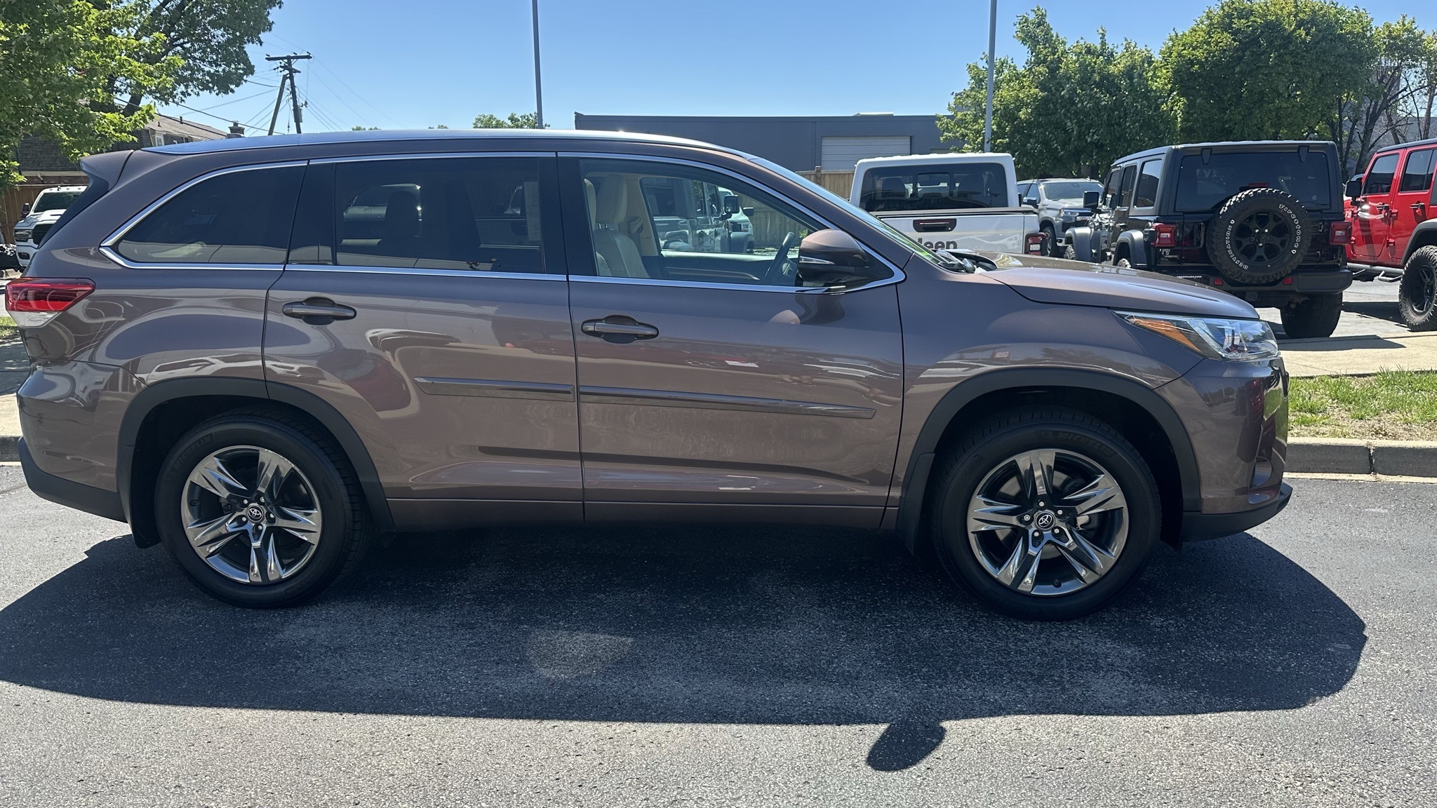 Vehicle image 4 of 33