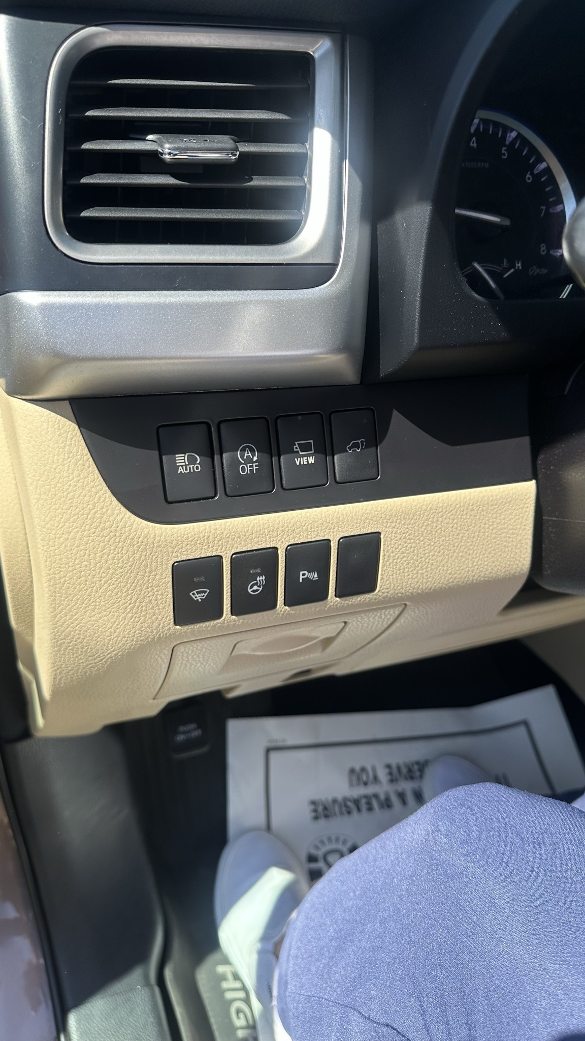 Vehicle image 28 of 33