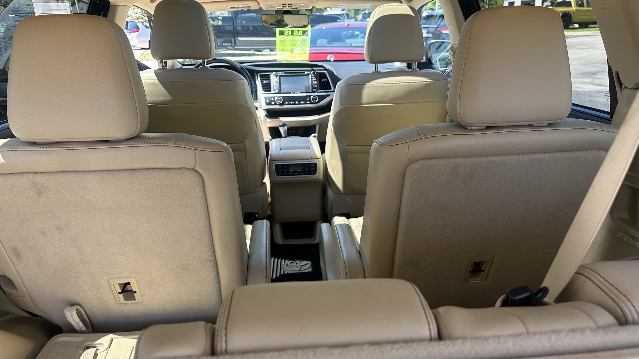Vehicle image 23 of 33