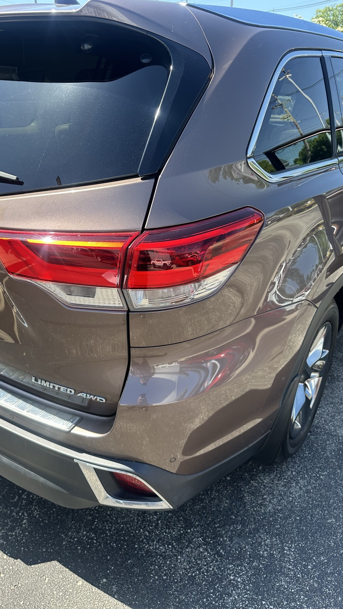 Vehicle image 10 of 33