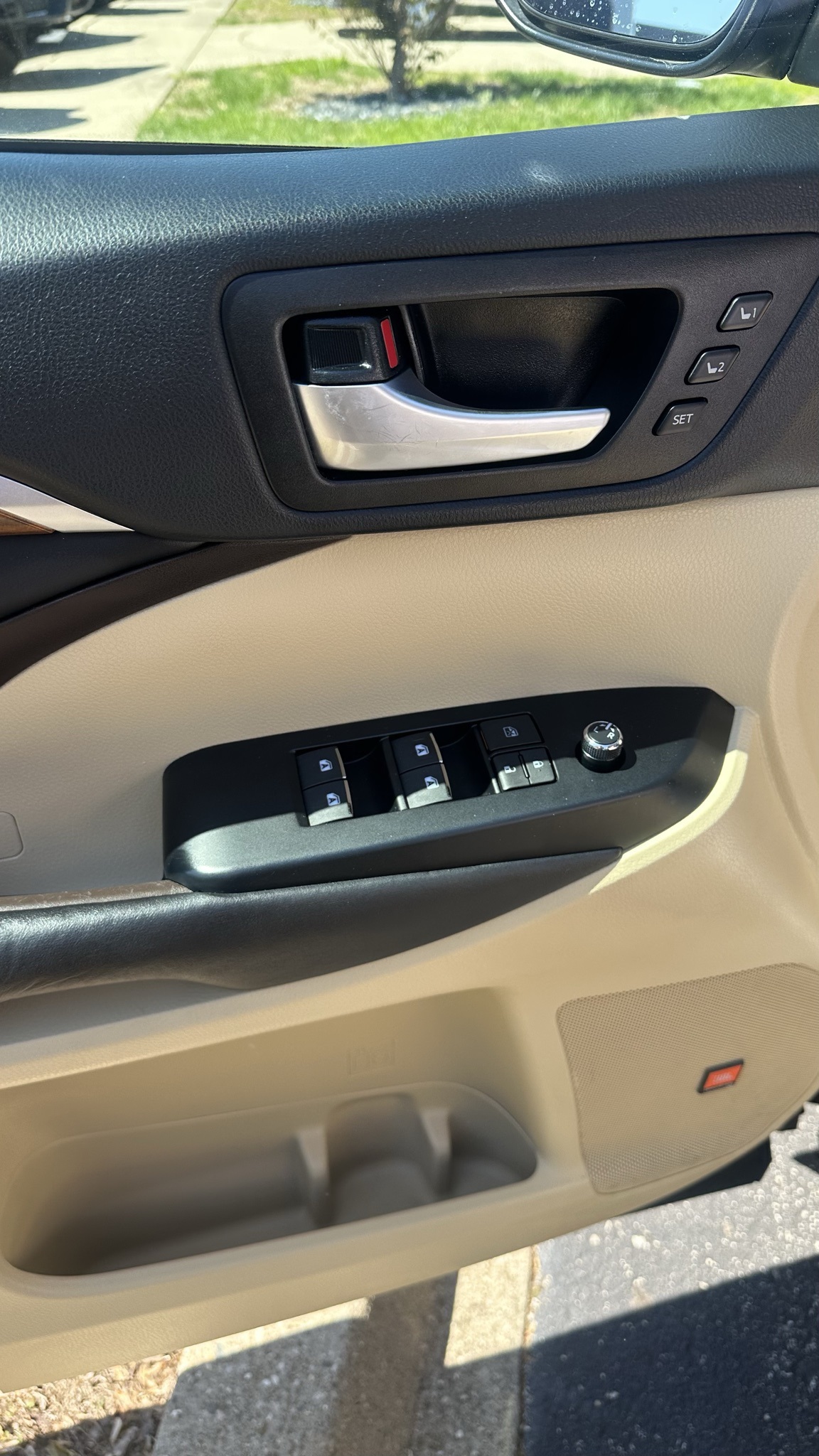 Vehicle image 27 of 33