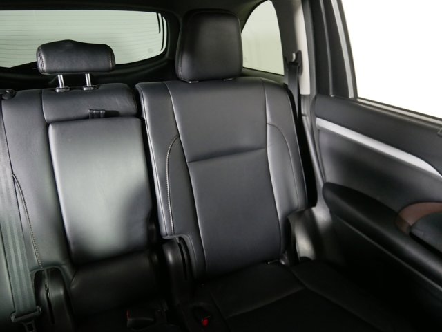 Vehicle image 14 of 33