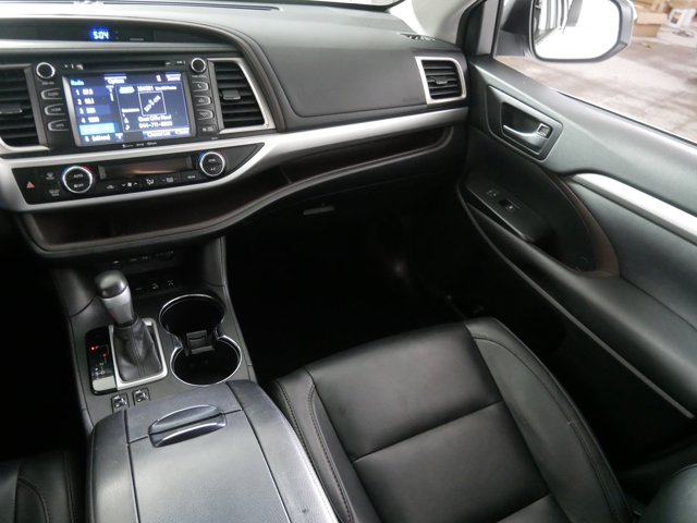 Vehicle image 11 of 33