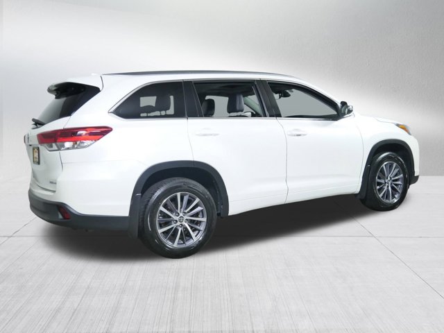 Vehicle image 5 of 33