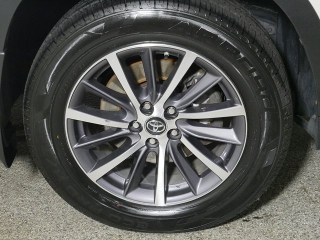 Vehicle image 15 of 33