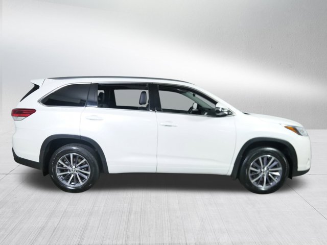 Vehicle image 4 of 33