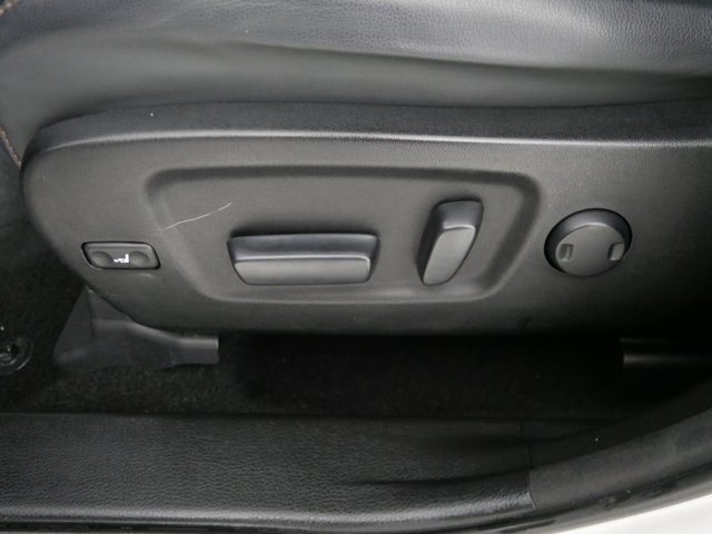 Vehicle image 20 of 33