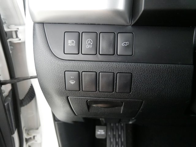 Vehicle image 26 of 33