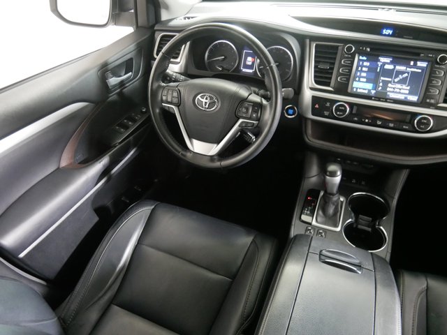 Vehicle image 9 of 33