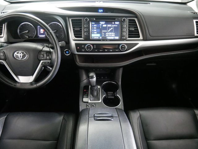 Vehicle image 10 of 33