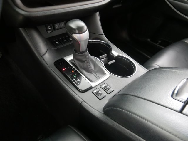 Vehicle image 24 of 33