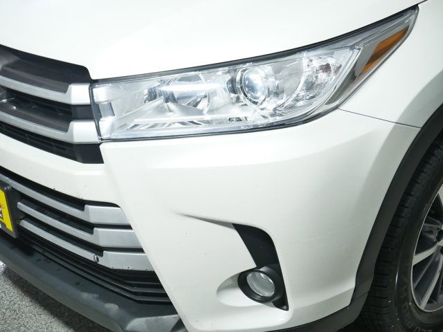 Vehicle image 16 of 33