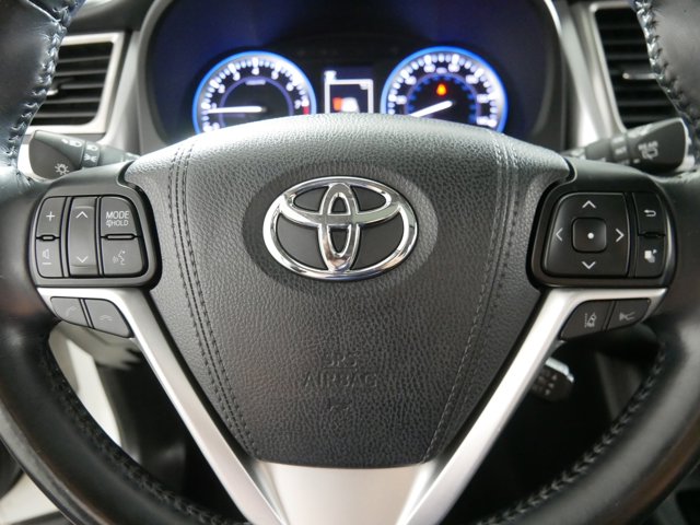 Vehicle image 25 of 33