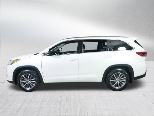 Vehicle image 8 of 33