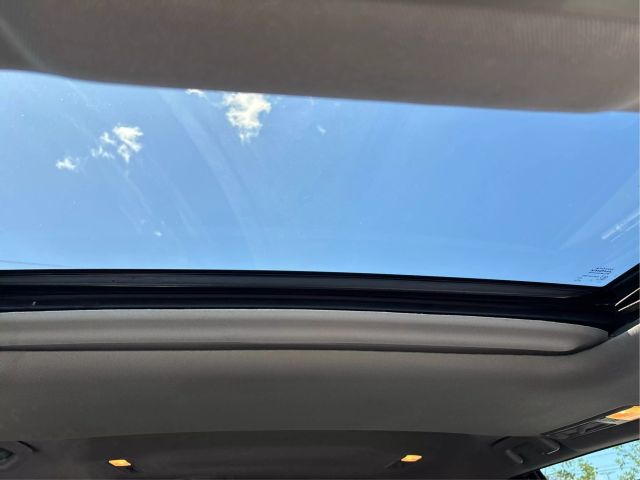 Vehicle image 37 of 40