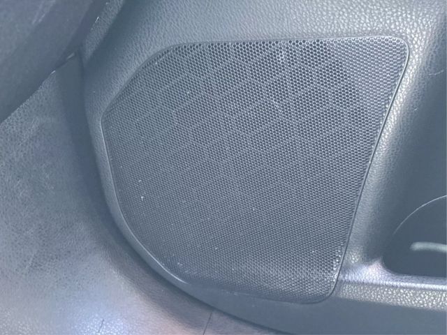 Vehicle image 33 of 40