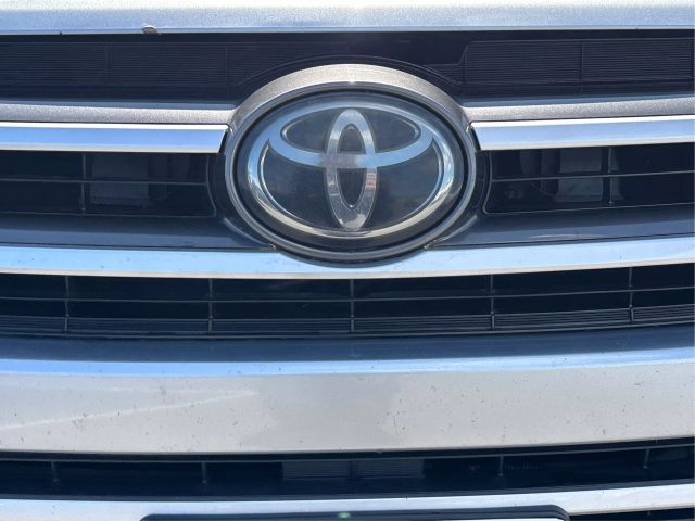 Vehicle image 34 of 40