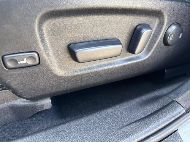 Vehicle image 35 of 40