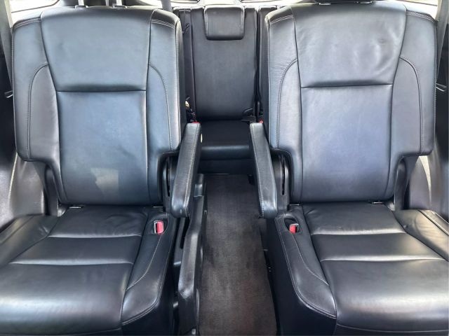 Vehicle image 16 of 40