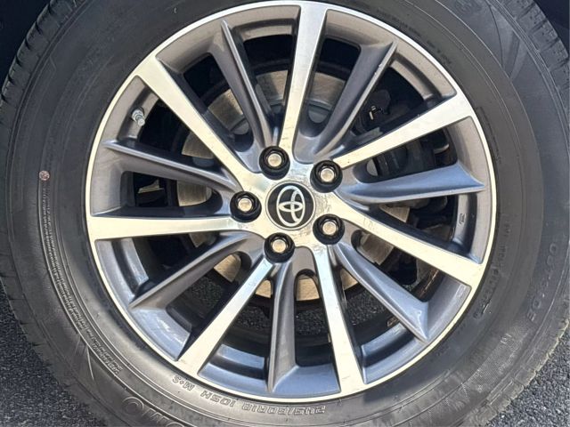Vehicle image 10 of 40