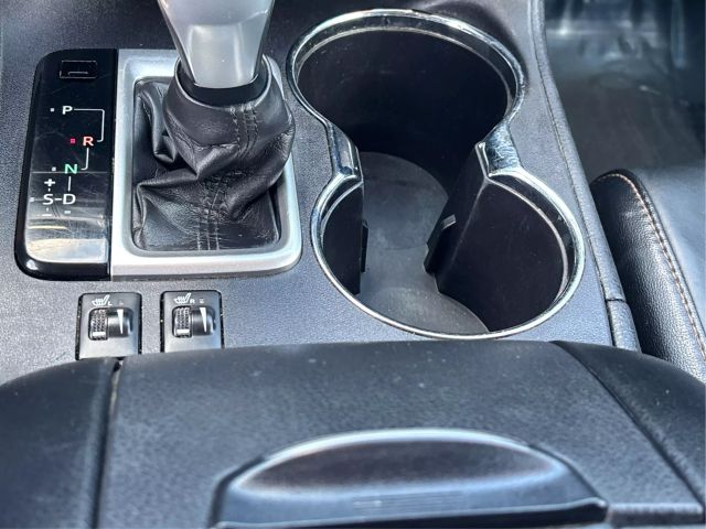 Vehicle image 25 of 40