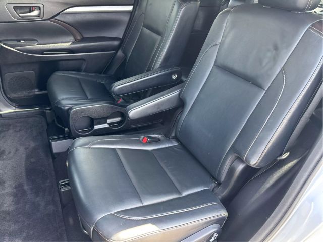 Vehicle image 13 of 40