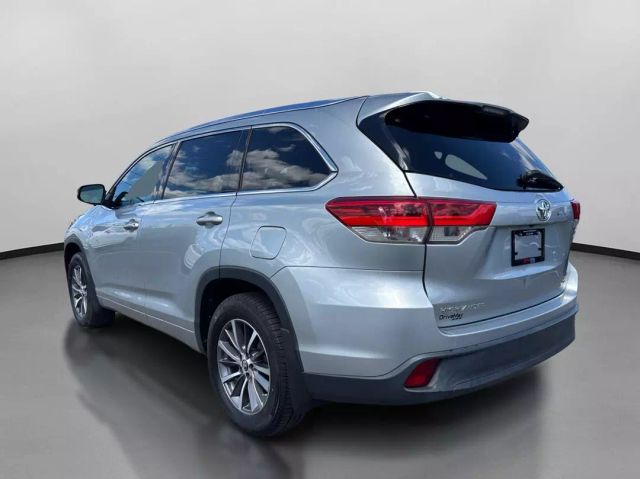 Vehicle image 7 of 40