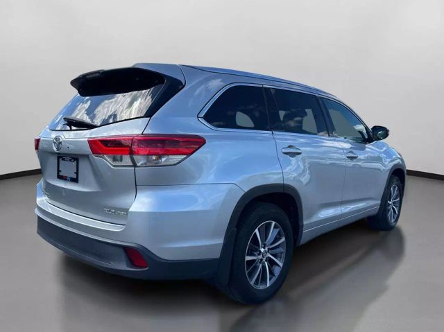 Vehicle image 5 of 40