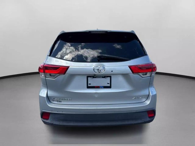 Vehicle image 6 of 40