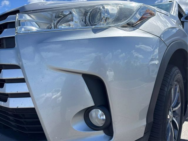 Vehicle image 32 of 40