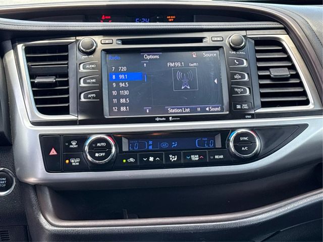 Vehicle image 19 of 40