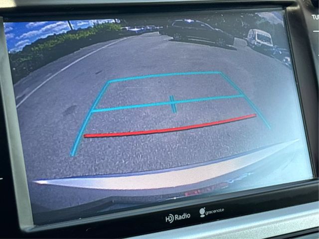 Vehicle image 21 of 40