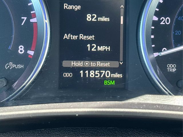 Vehicle image 18 of 40