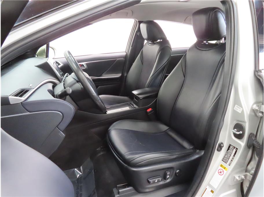 Vehicle image 8 of 28