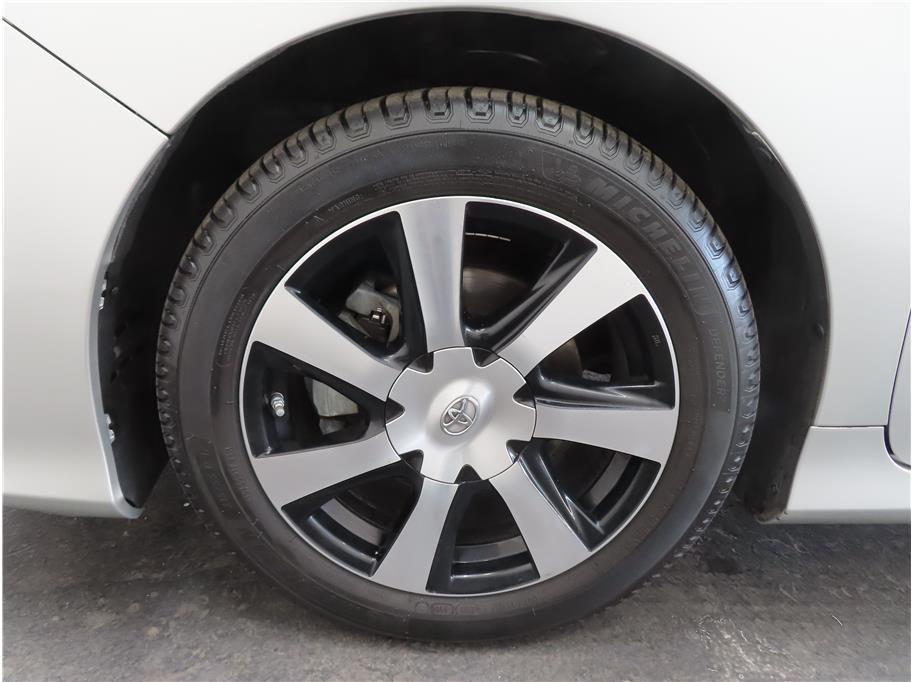 Vehicle image 26 of 28
