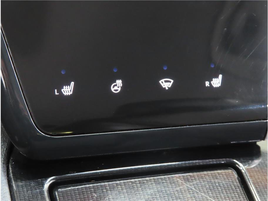 Vehicle image 16 of 28