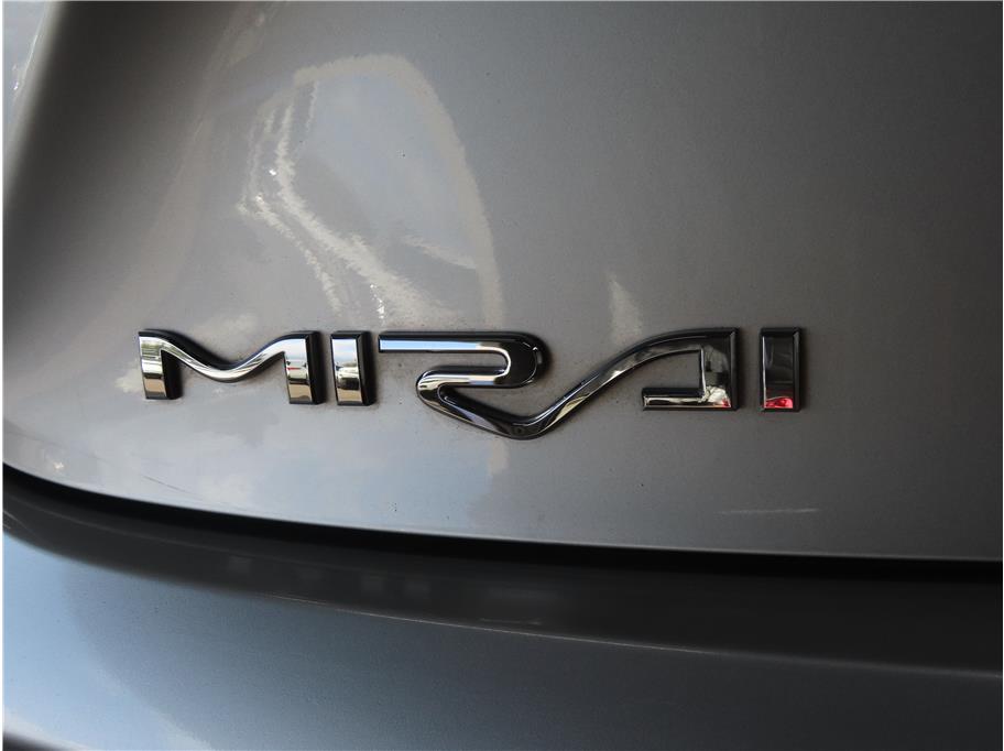 Vehicle image 25 of 28