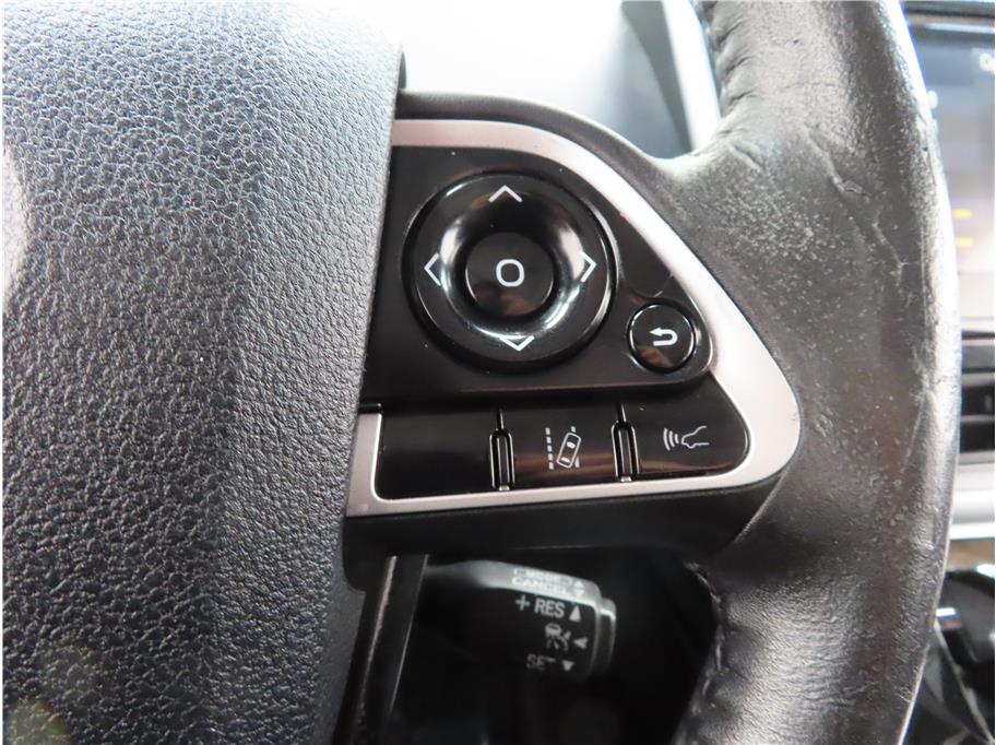Vehicle image 10 of 28