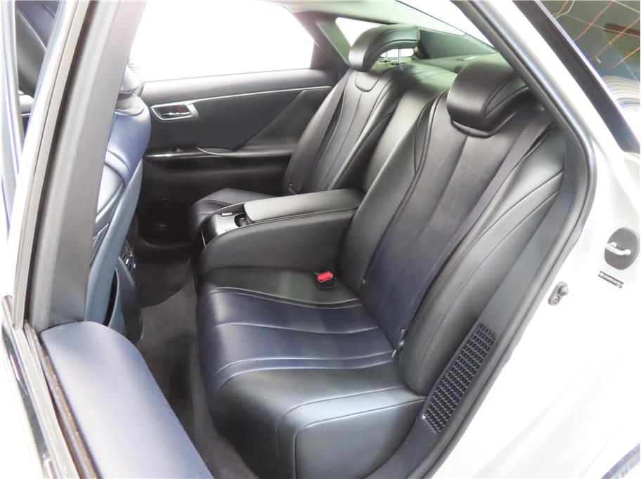 Vehicle image 17 of 28