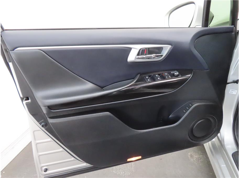 Vehicle image 6 of 28