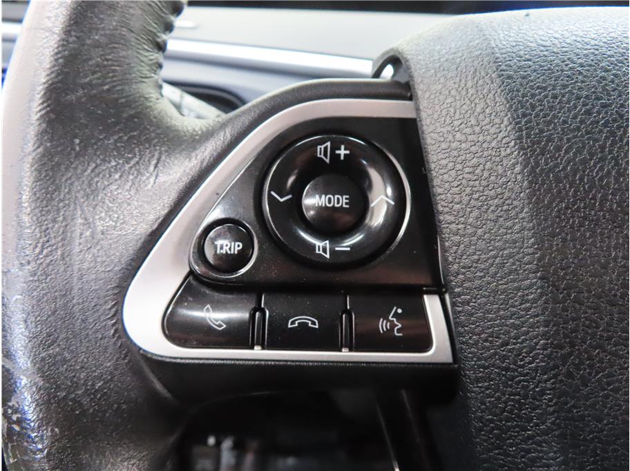 Vehicle image 11 of 28