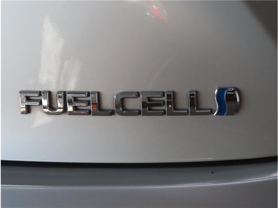 Vehicle image 22 of 28