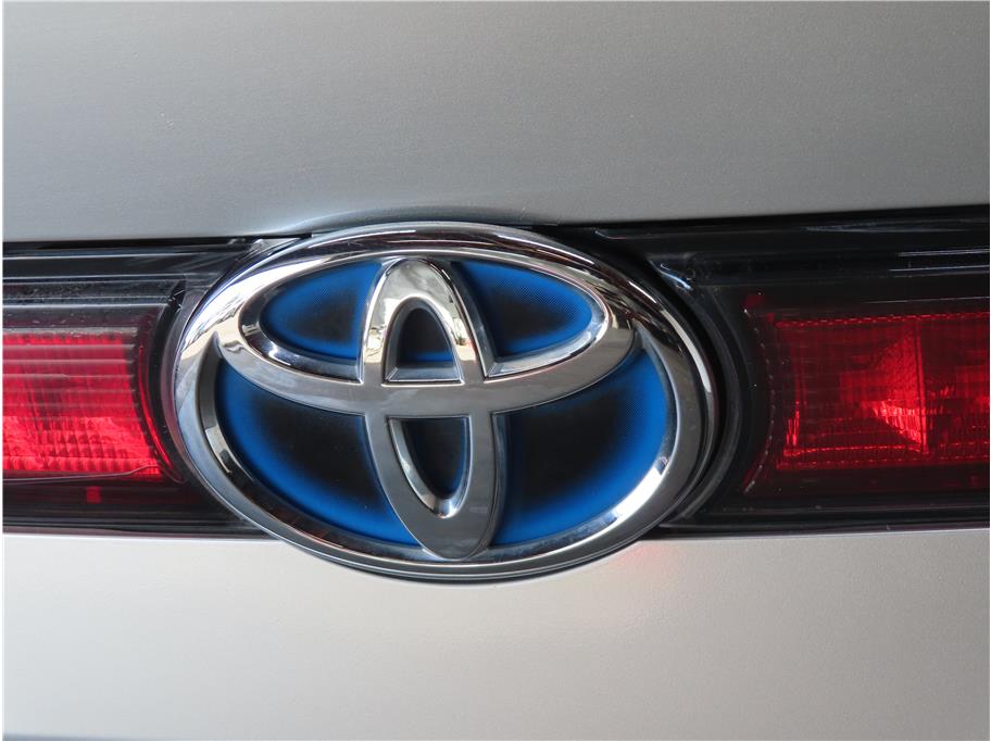 Vehicle image 23 of 28
