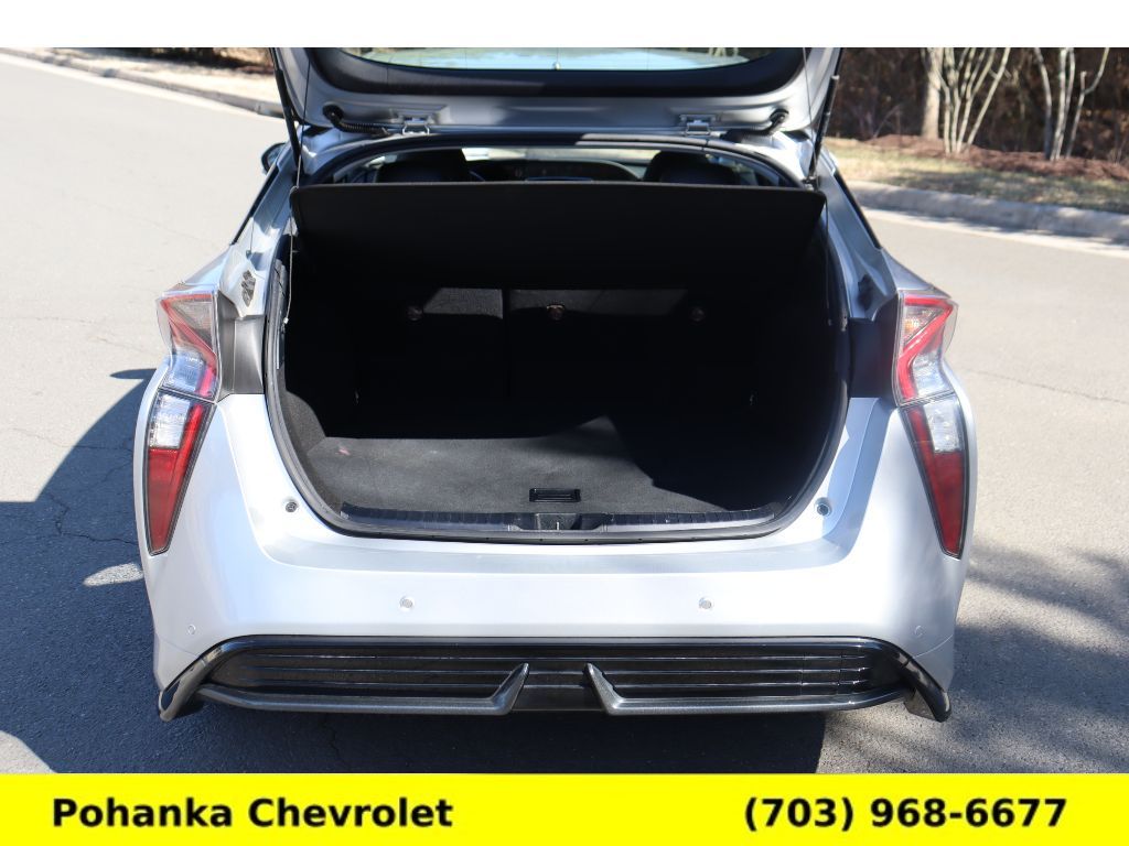 Vehicle image 24 of 32