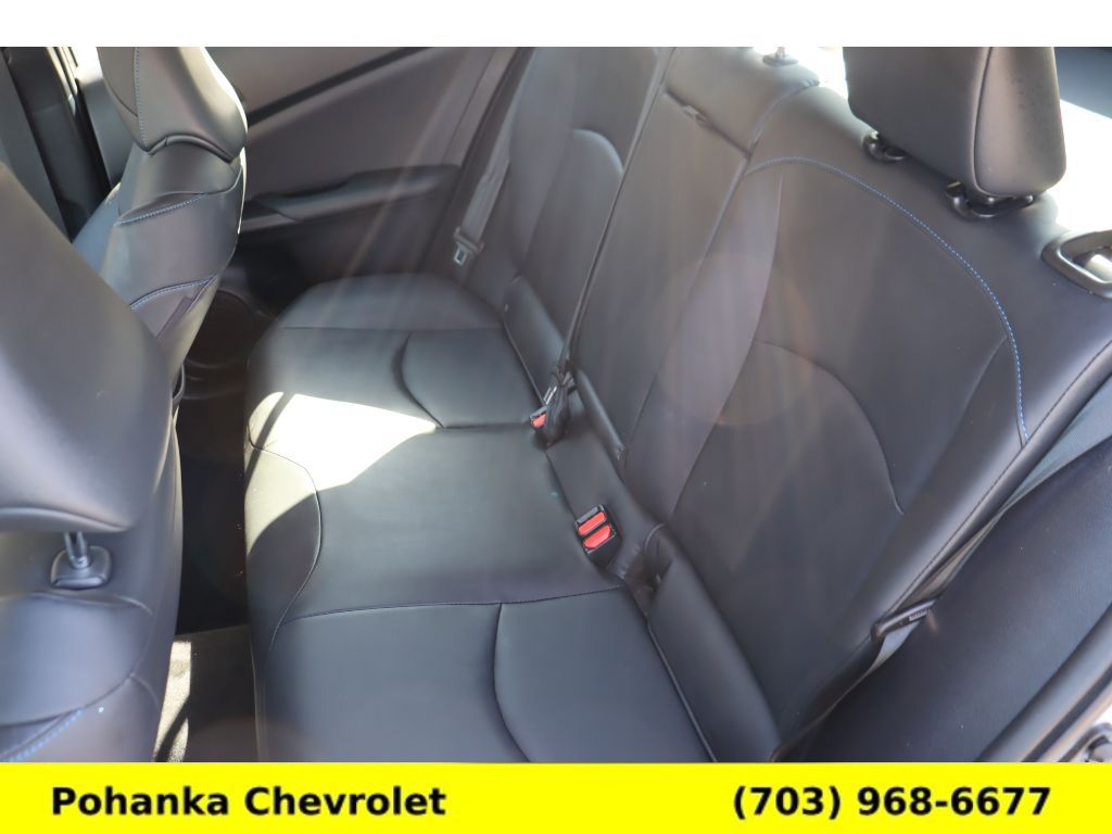 Vehicle image 22 of 32