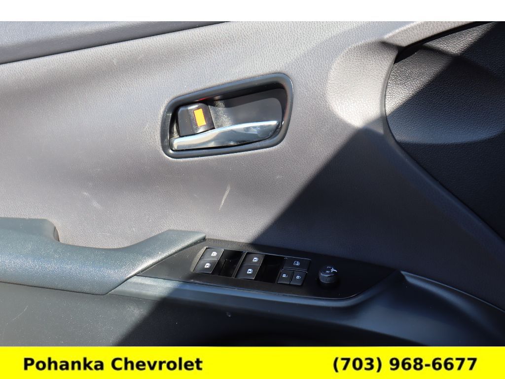Vehicle image 17 of 32