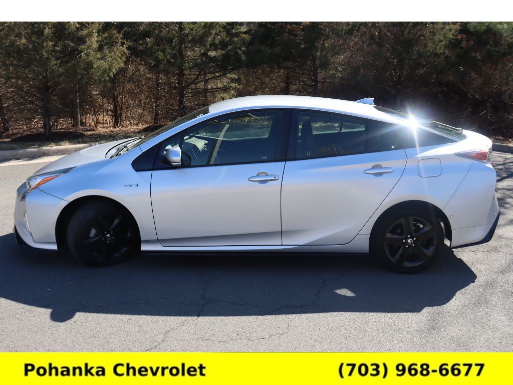 Vehicle image 2 of 32